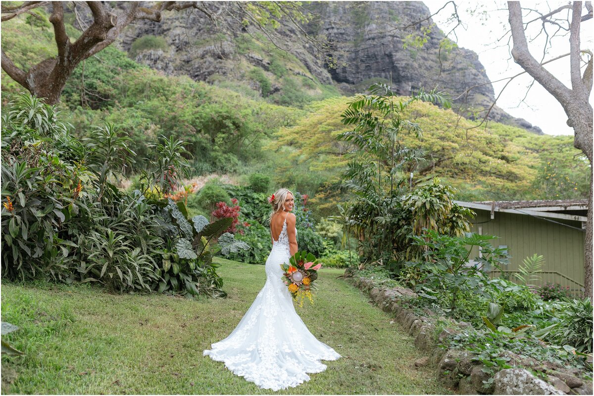 PALIKU-GARDENS-KANEOHE-OAHU-HAWAII-KUALOA-RANCH-WEDDING-19