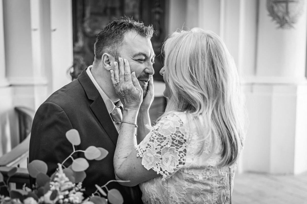 Svatebni_fotografka_Praha_Panenske_Brezany_fotografka_Karolina_Ticha10