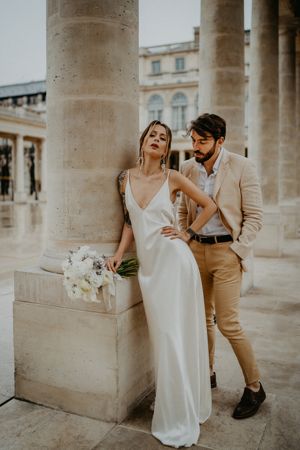 Hochwertig-heiraten-in-Paris-in-hochzeitskleid-Alarobe-von-LeafandLace-Bridal-fotografiert-durch-Japeg-Photo-und-Film-11