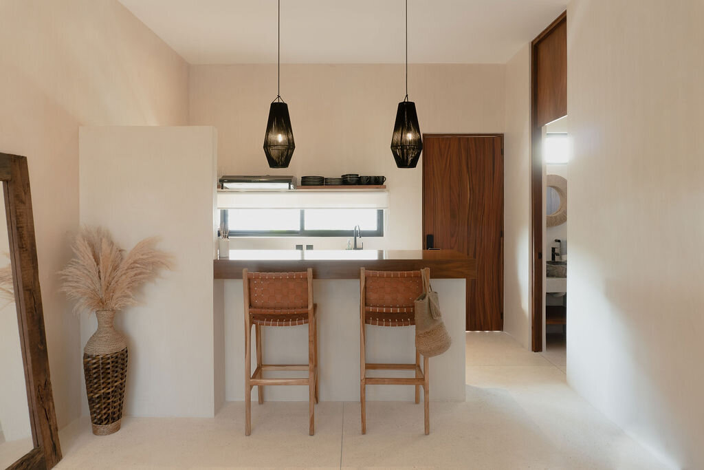 open-concept-kitchen-stools-macrame