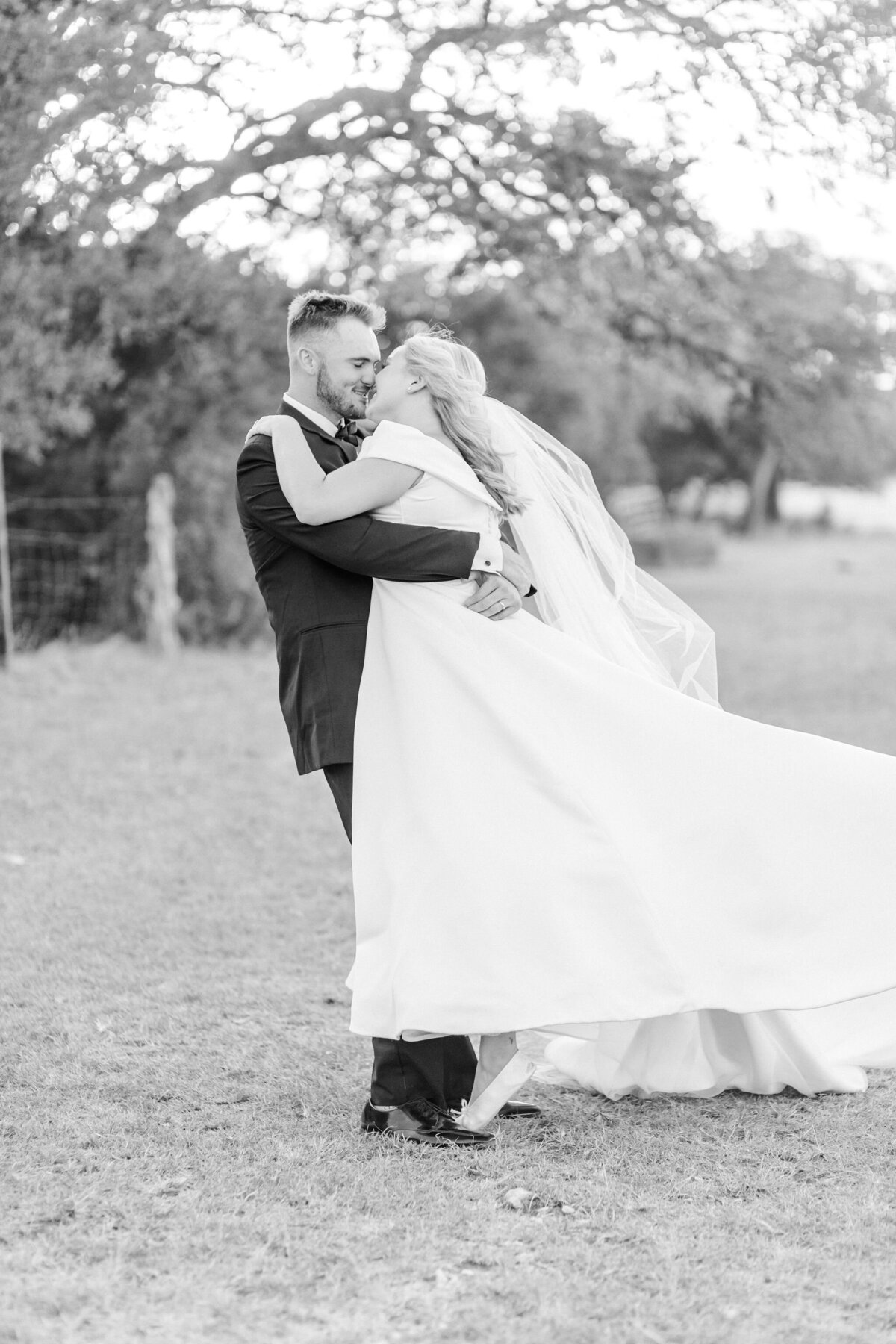 Kendall-Point-wedding-boerne-austin-san-antonio-photographer-elegant-timeless-refined-luxury-colorful-photography-23