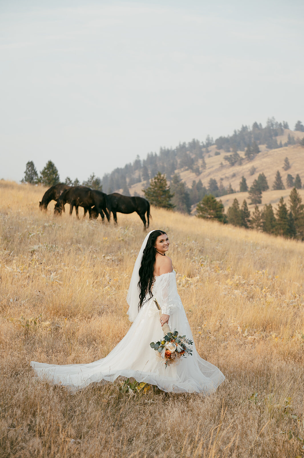 presley-gray-photo-wild-horse-montana-elopement-9893