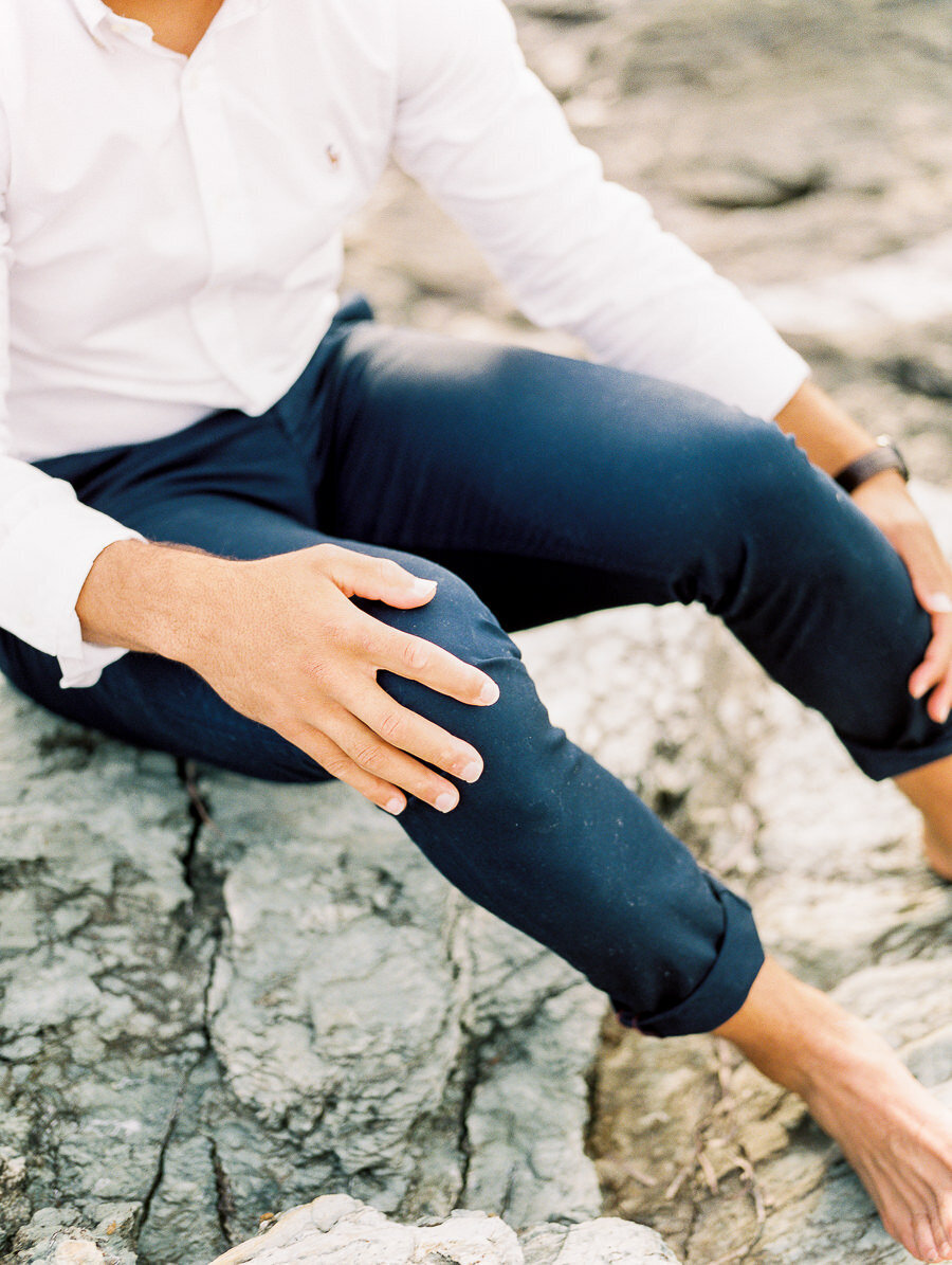 Newport_Rhode_Island_Fine_Art_Cliff_Beach_Engagement_Session_Megan_Harris_Photography (35 of 36)