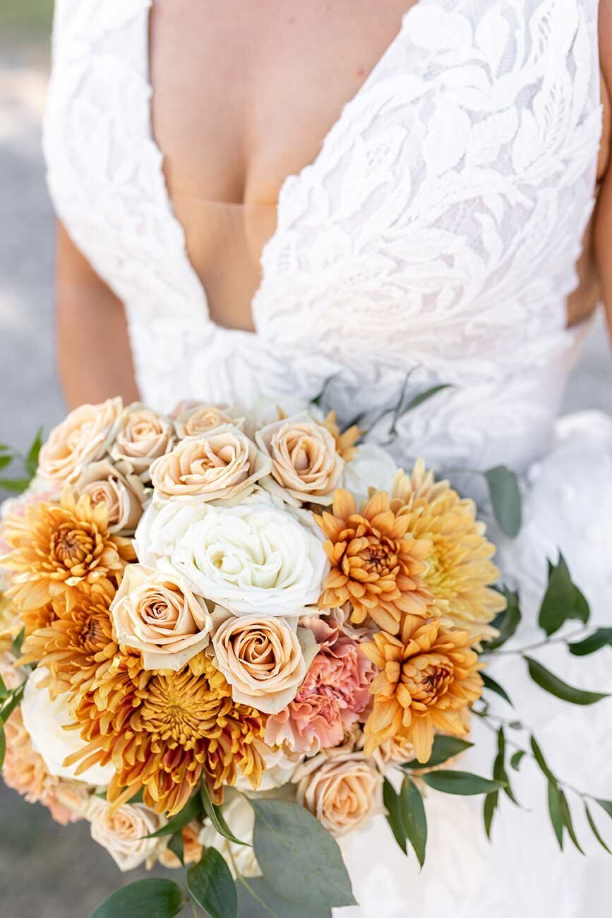 fresh-flower-bouqet-for-bride