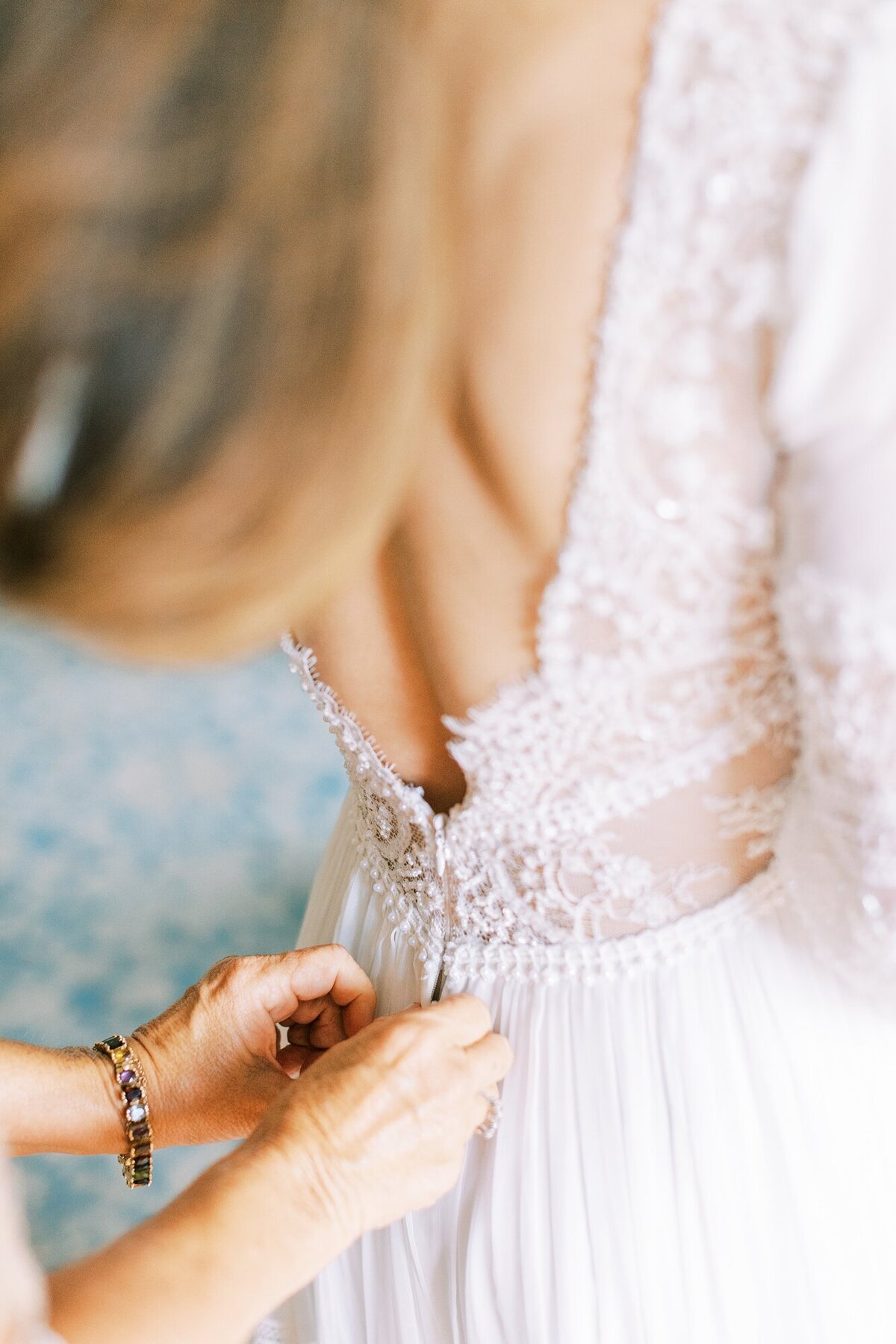 Cunningham-Farm-Boho-Colorful-Maine-Wedding-Photography_0020