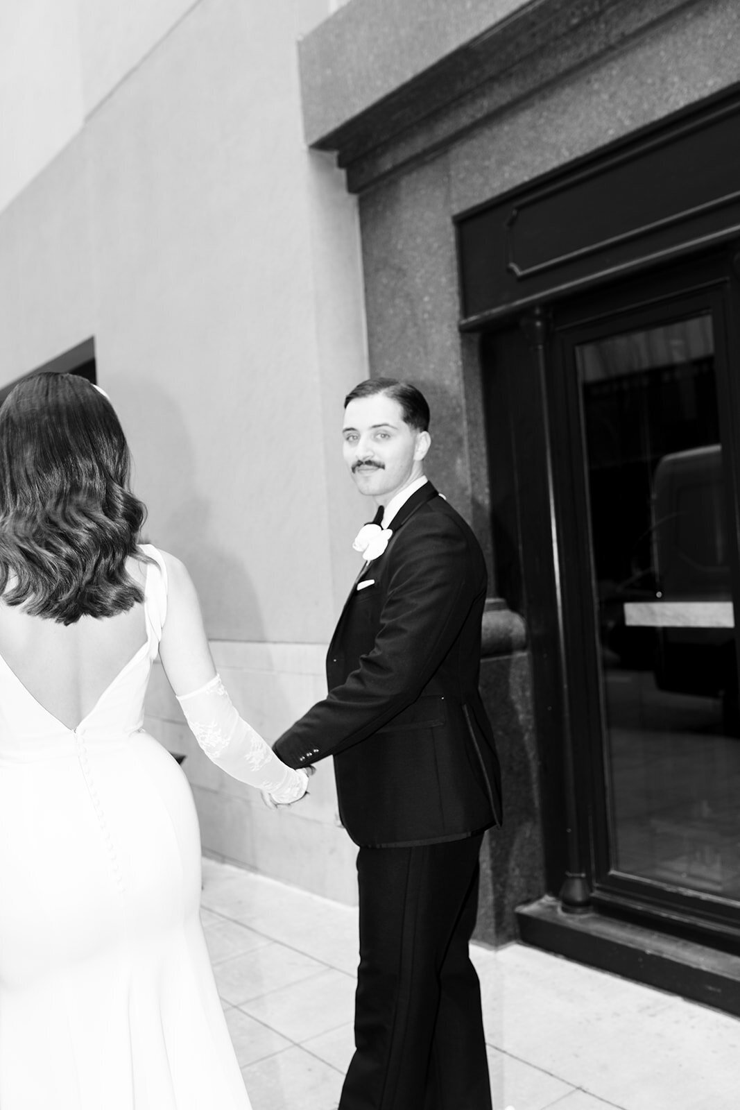 hariandemily-theadolphus-wedding-elopement-izziecervantesphotography-626_websize