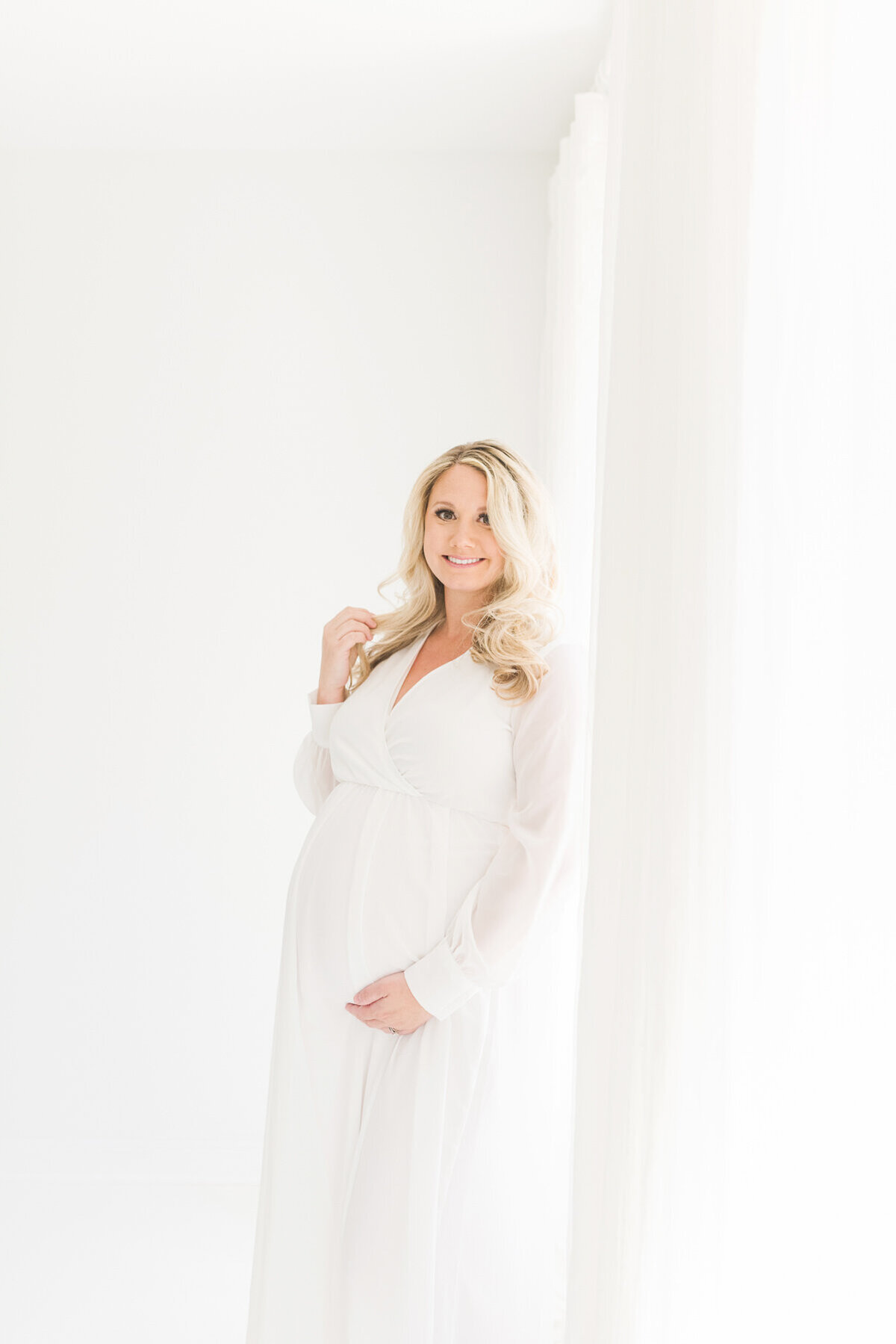 Light-Airy-Maternity-Session-08