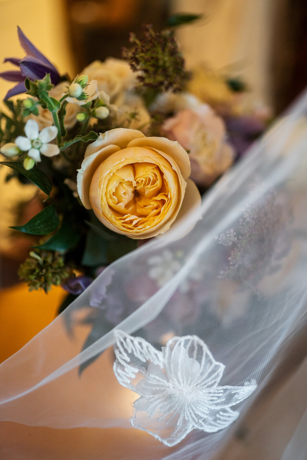 Bridal bouquet with a galia lahav veil in Caruso Hotel