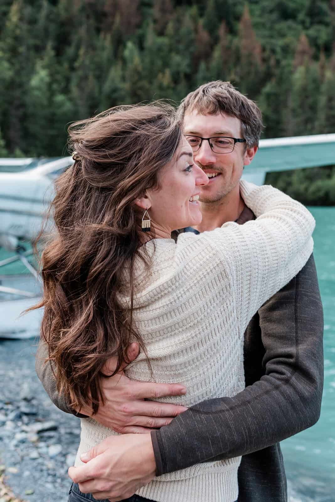 private-floatplane-luxury-daytrip-in-alaska-for-couples-looking-for-romantic-trips-in-the-US-Soul-and-Sky-Weddings