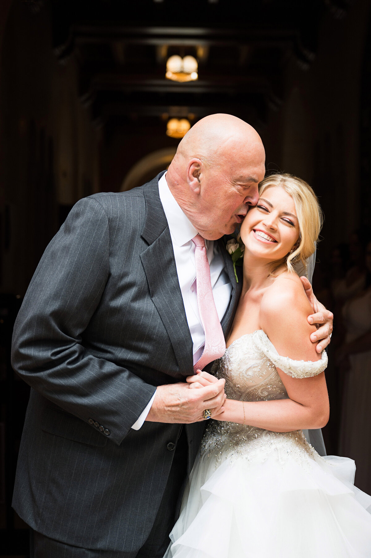 candid pittsburgh wedding photographer family moment