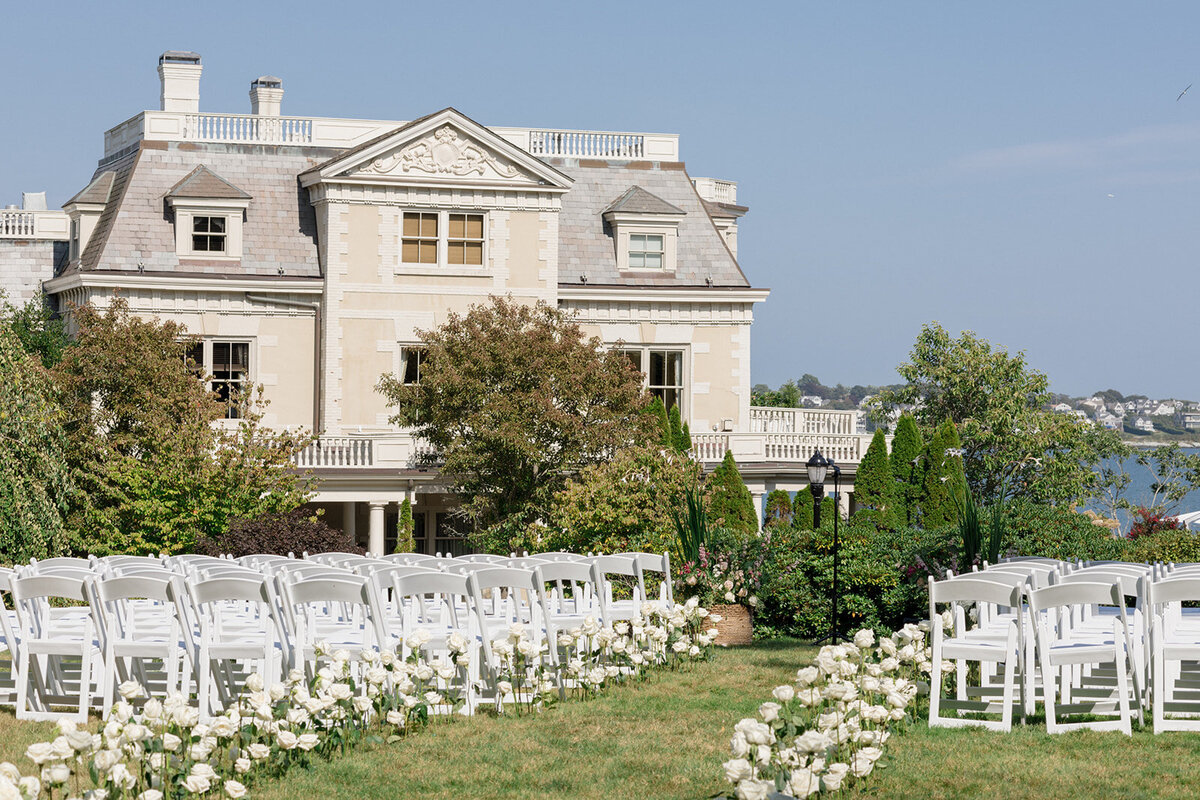 Wedding_Chanler Cliff Walk_Newport Mansions_RI__1723B3A1417©HilaryBlock