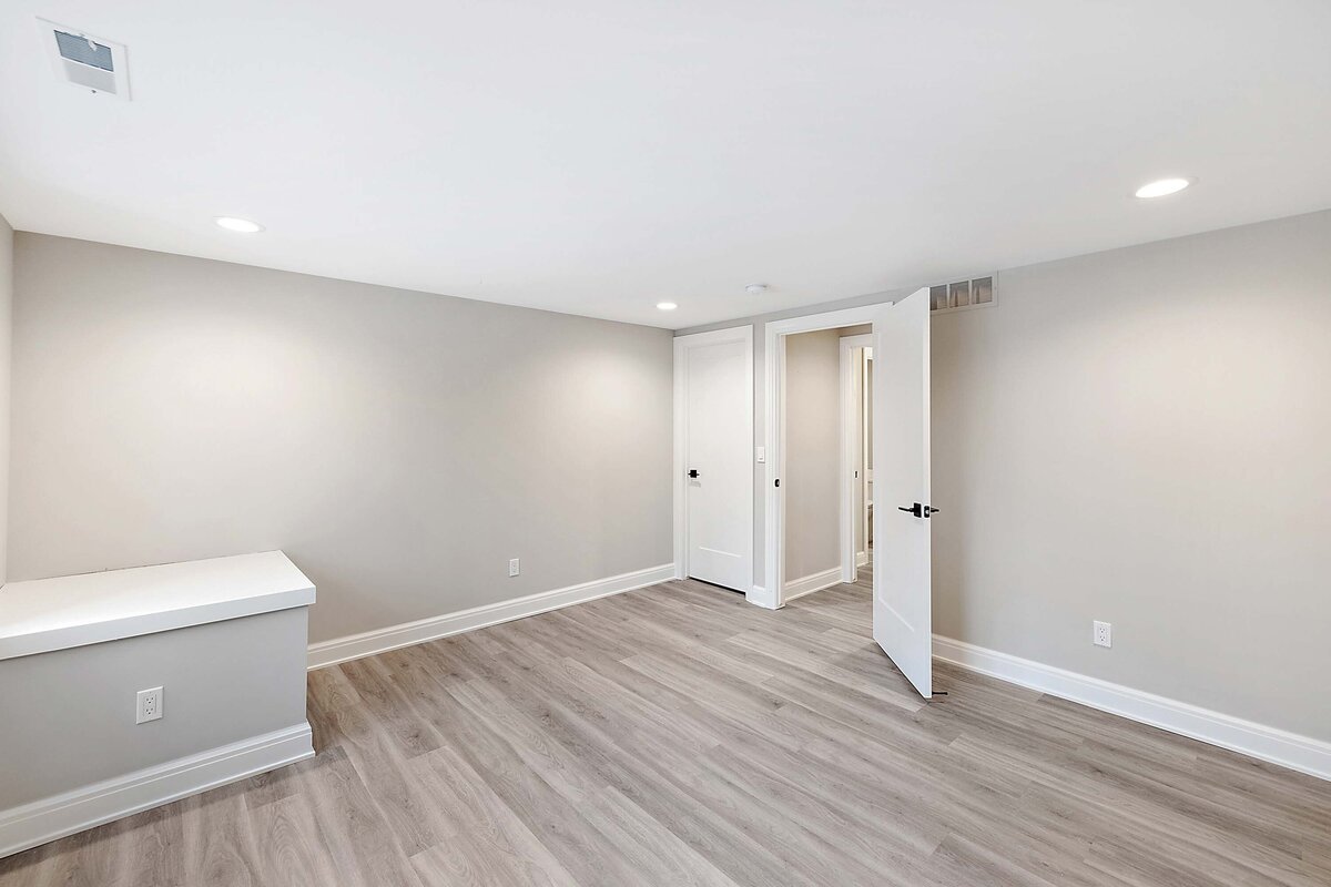 6655 Roseberry Interior-51