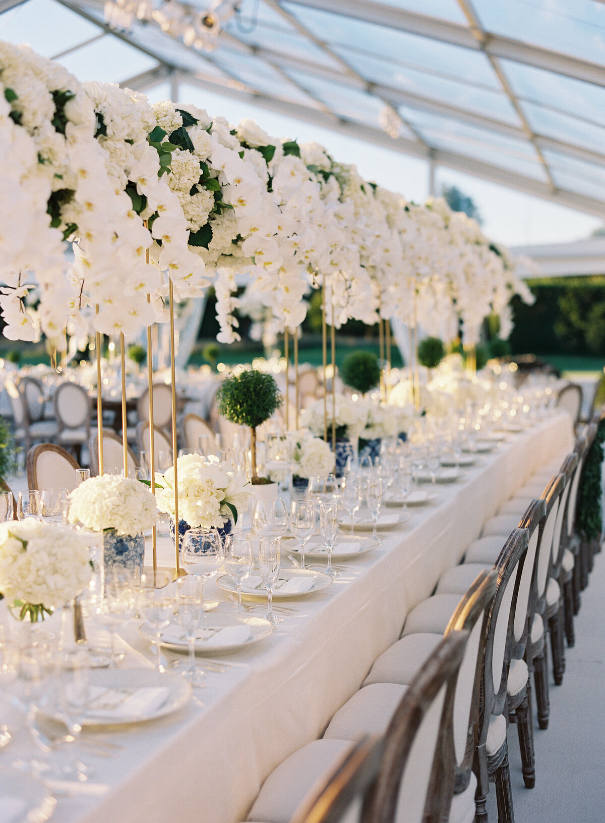 A picture of the reception table at the Onwentsia country club. 