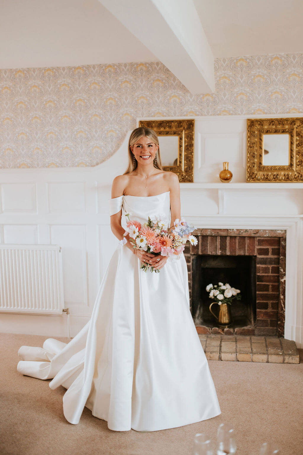 Issy-and-Bella-Floral-Design-Wedding-Florist-Herefordshire-Broadfield-Court-j&N30