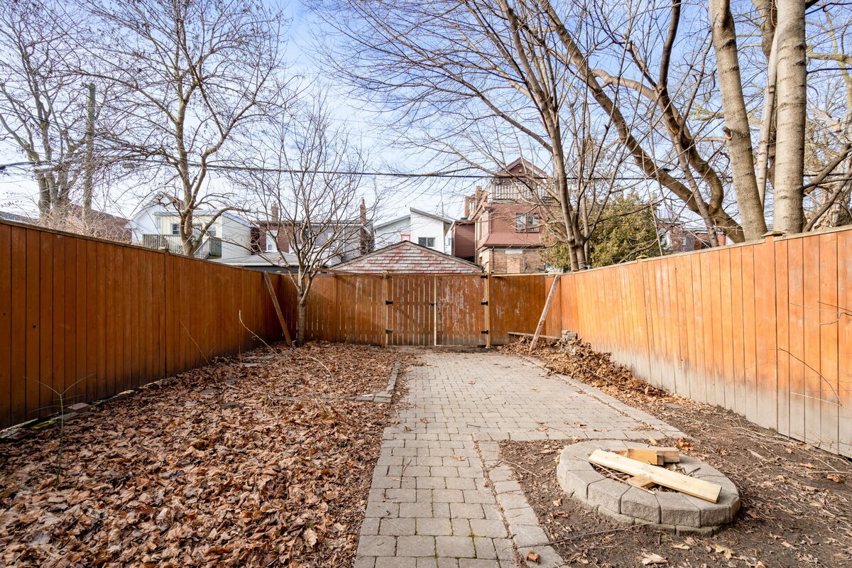 33-web-or-mls-74_003_Backyard