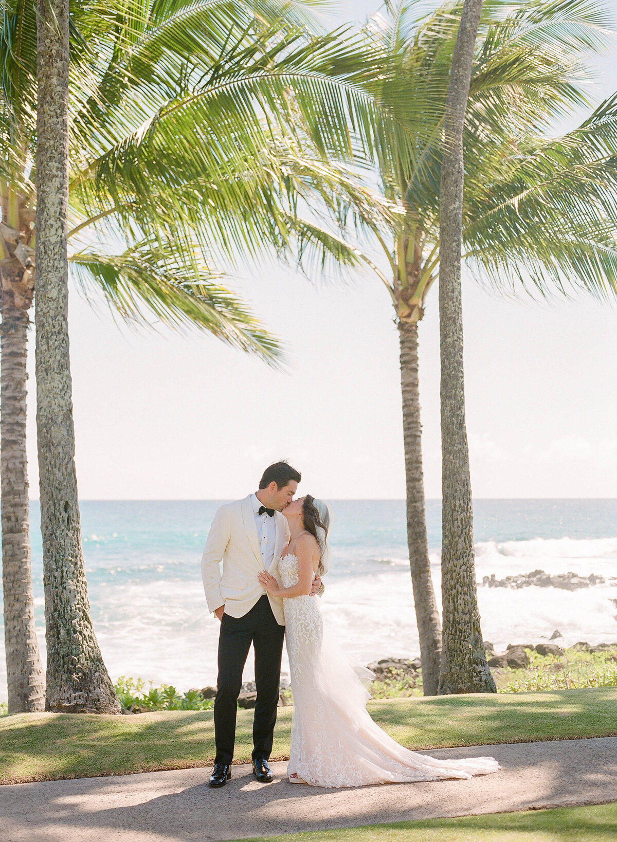 2 - Corinne & Nathan - Beach House Kauai - Kerry Jeanne Photography (27)