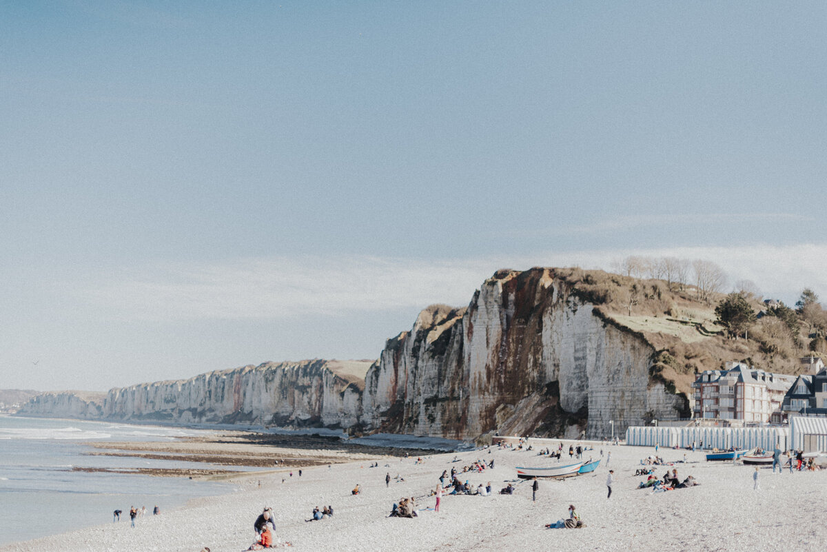 plage ou le couple est parti eloper lors d'un temps estivale