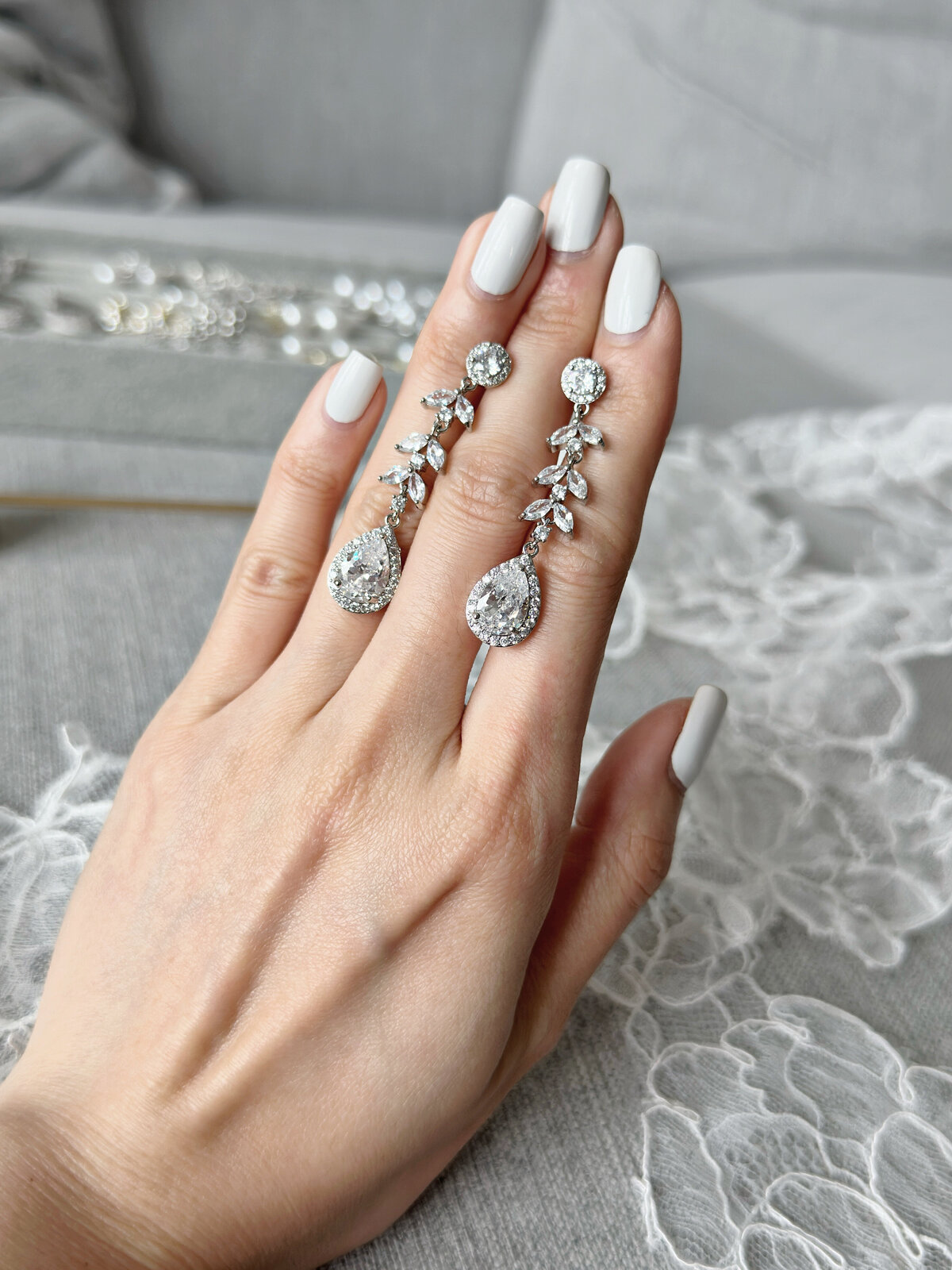 Luxurious handmade jewelry set featuring luminous pearls and fine crystals
