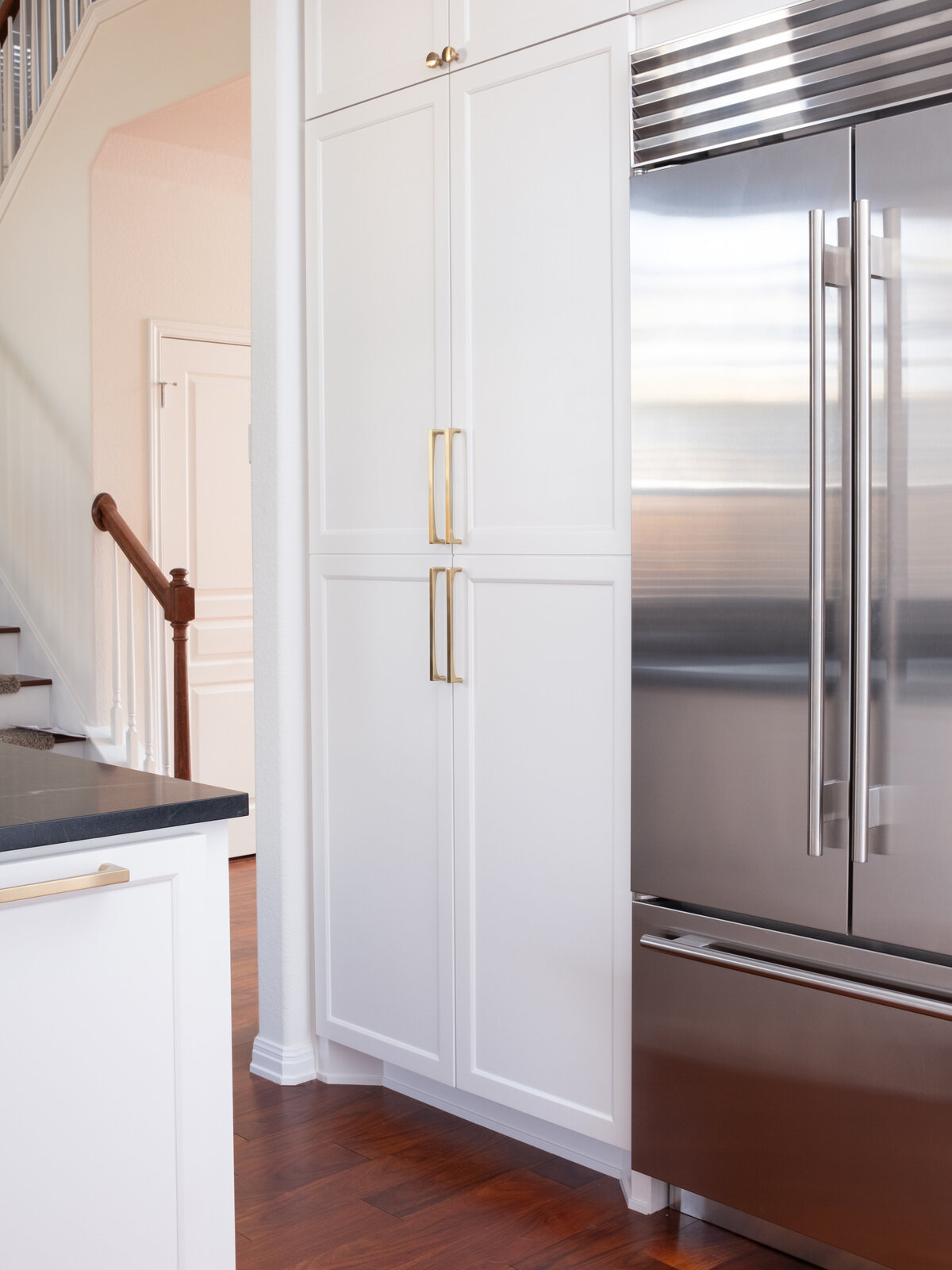 hello-home-austin-cream-kitchen-remodel-zellige-backsplash-contemporary-kitchen-subzero-refrigerator-built-in-pantry-soapstone-countertop-9