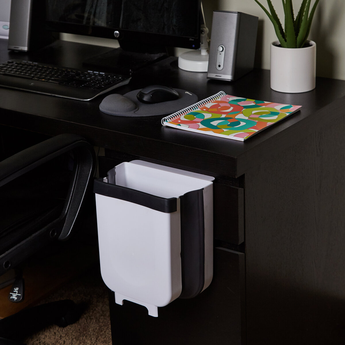 Day_HangingTrashCan_017