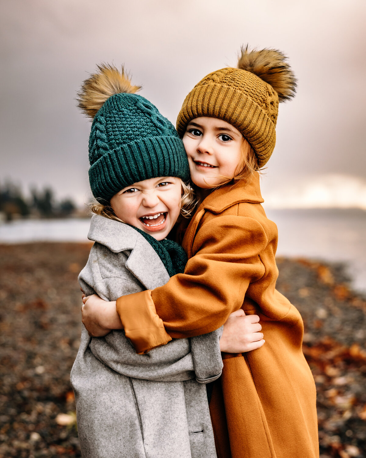 sisters-hugging-in-hats-in-fall