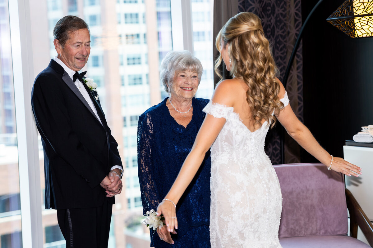 270_gettingready_Bob&DawnDavisPhotography