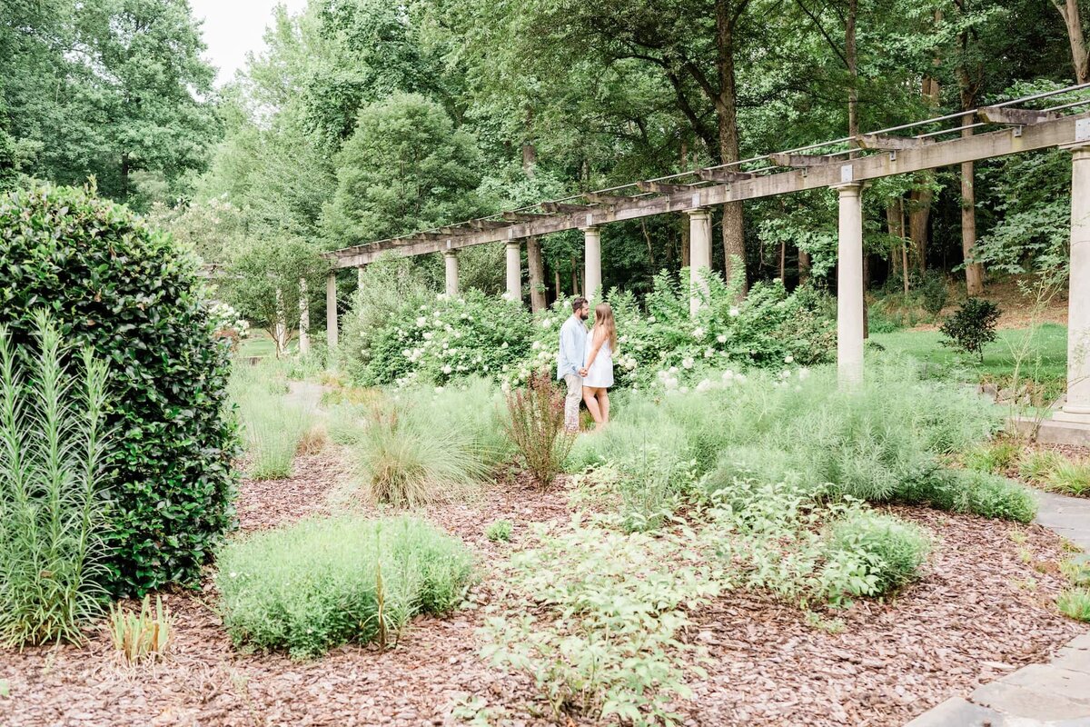 Elli-Row-Photography-CatorWoolford-Gardens-Engagement_3177