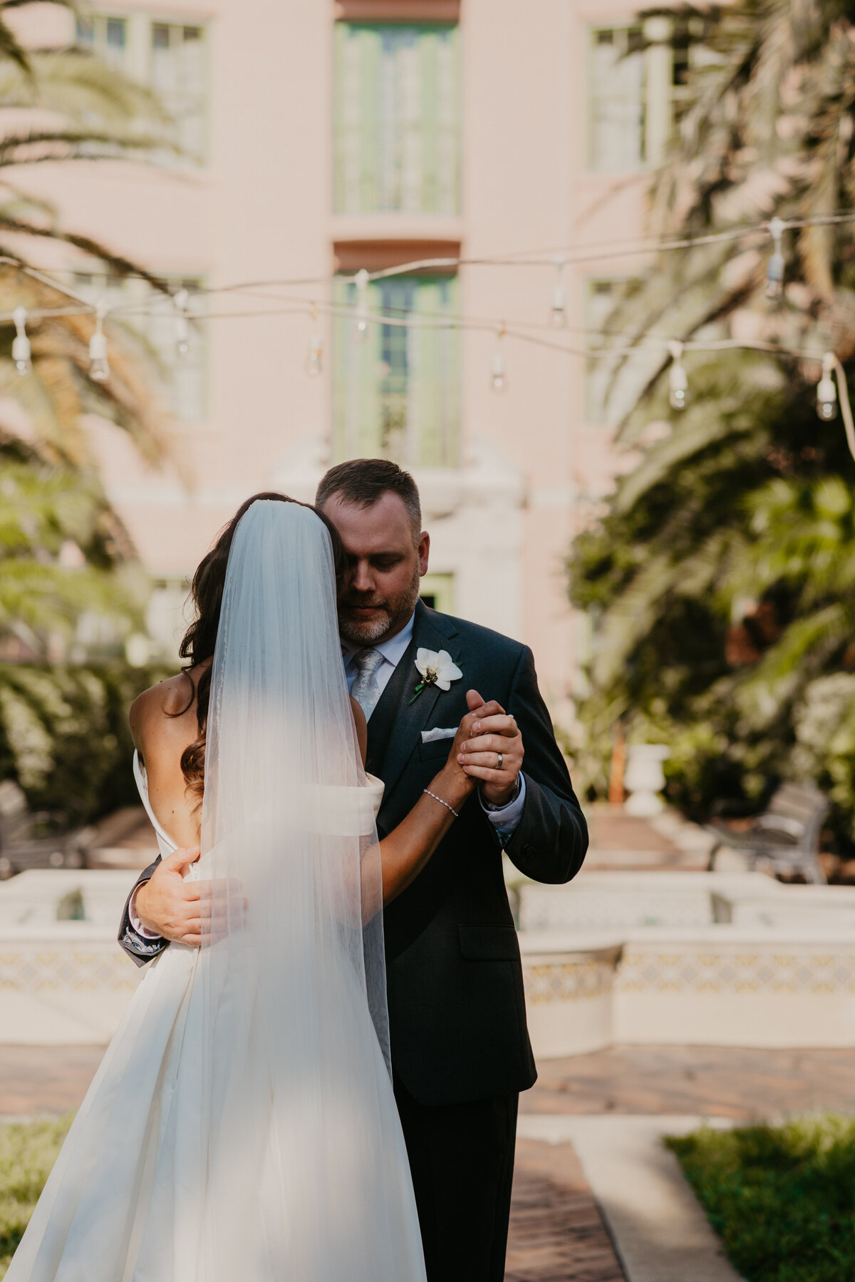 mariah-lacy-photo-the-vinoy-hotel-elopement-chantilly-chic-celebrations-9