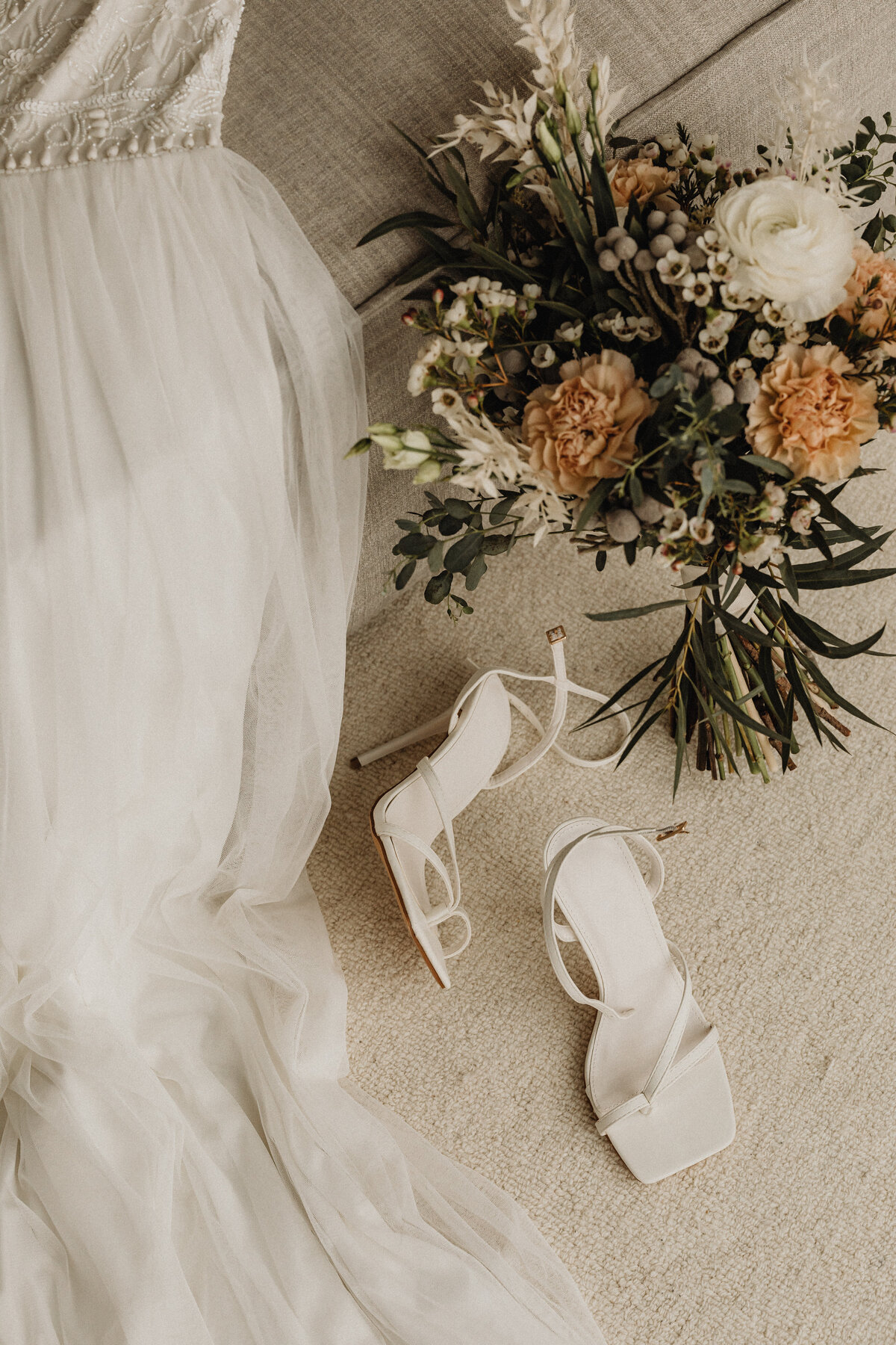 kaboompics_wedding-dress-shoes-bouquet-31914