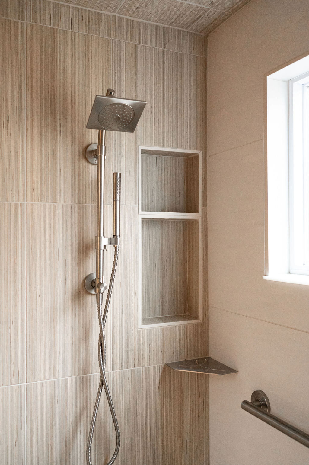 natural-materials-shower-design