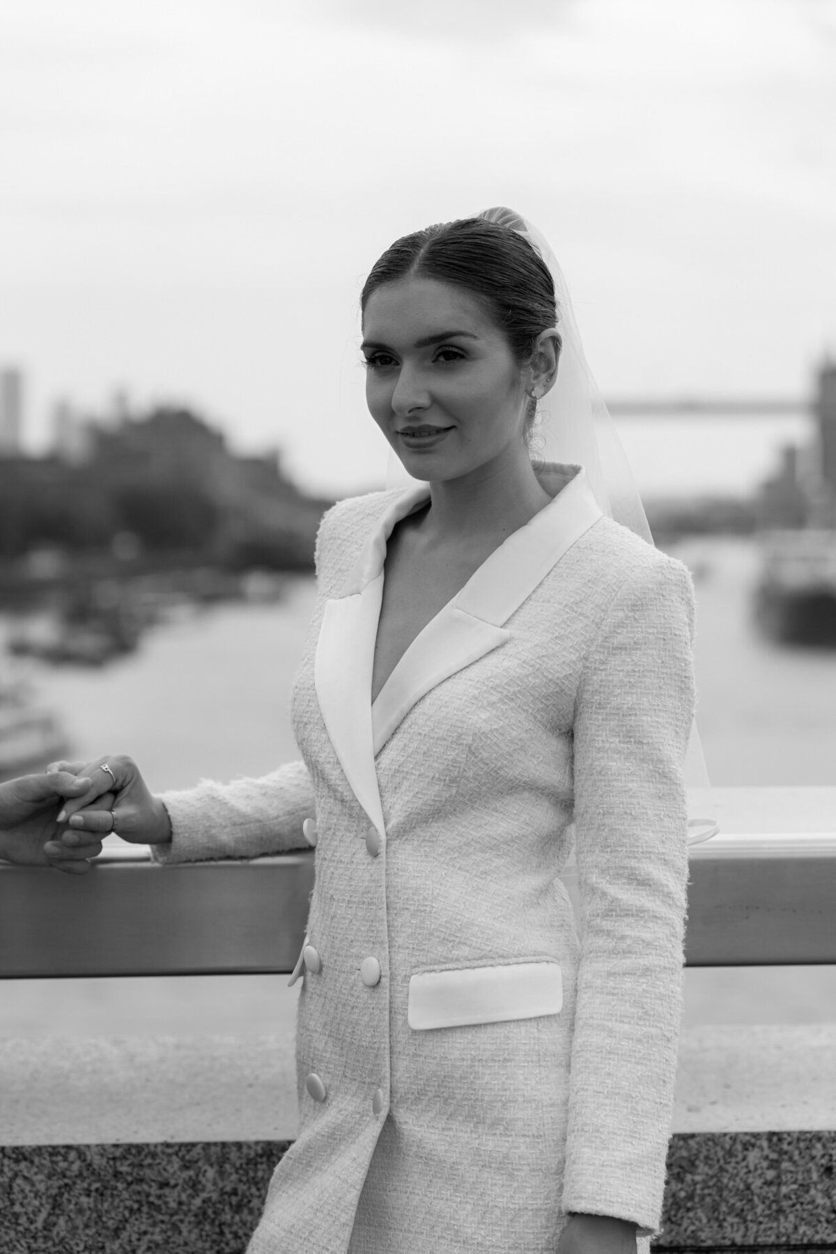 timeless-romantic-luxury-wedding-blackandwhite-bride-london-londonbridge-photography