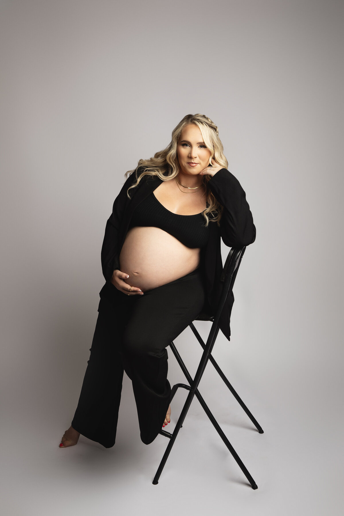 Celebrate motherhood with artistic maternity photography in Austin, TX. Capture your glow and create lasting memories. Book your session today!