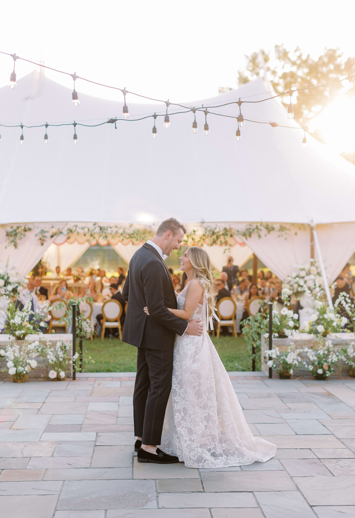 nikki-mark-springvale-floral-wedding-reception-dance