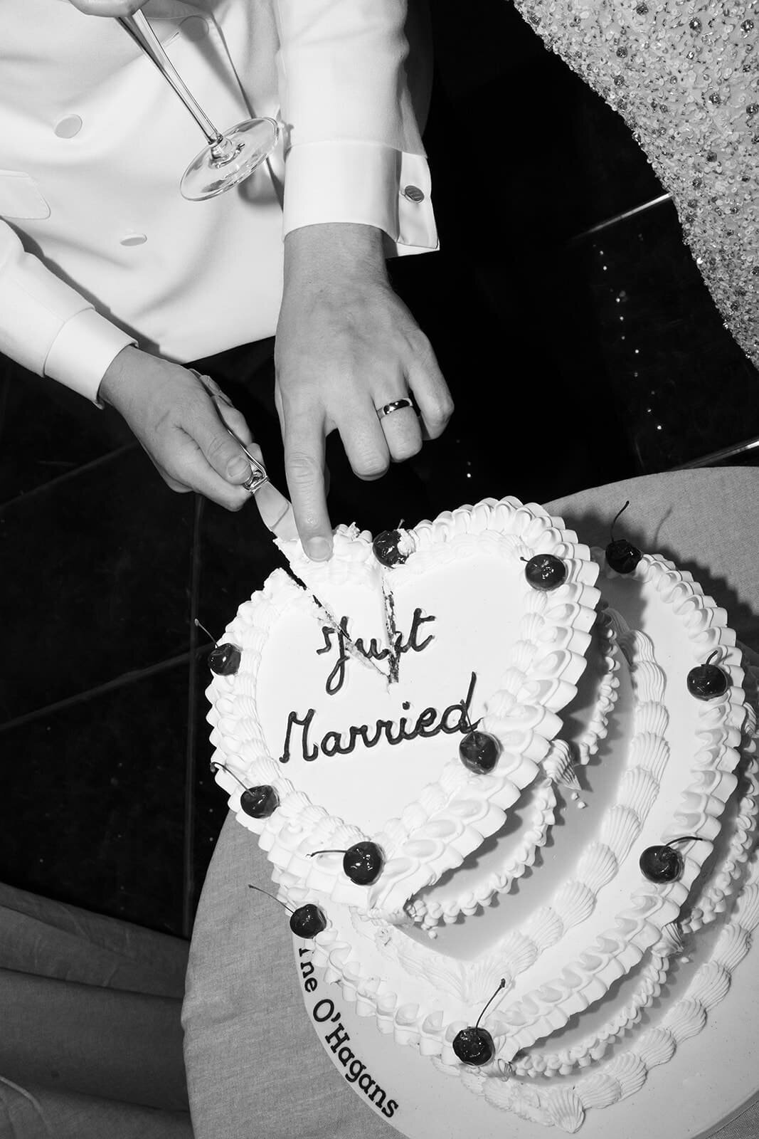 Just-married-heart-cake