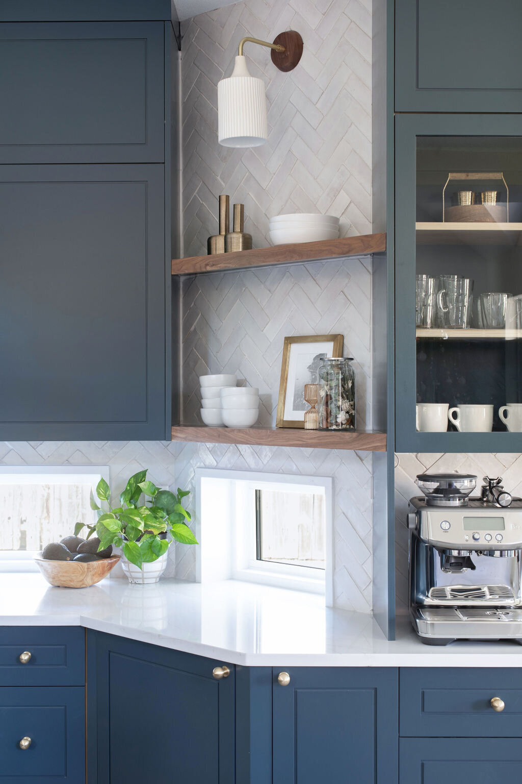 hello-home-austin-contemporary-navy-kitchen-remodel-countertop-windows-angled-shelves-zelliege-herringbone-backsplash-18