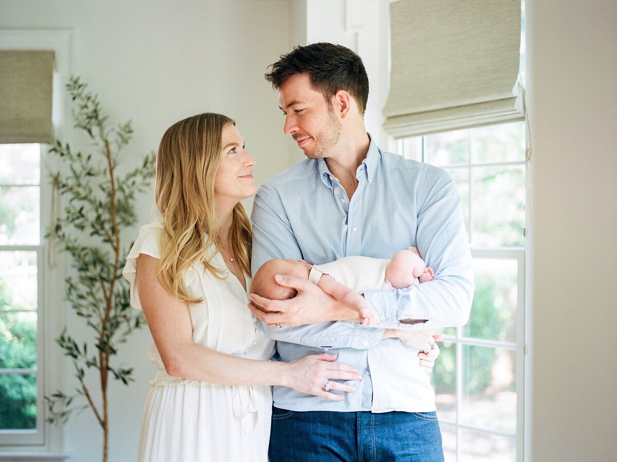 modern-indoor-newborn-richmond-va-photos-amy-nicole-photography-0028