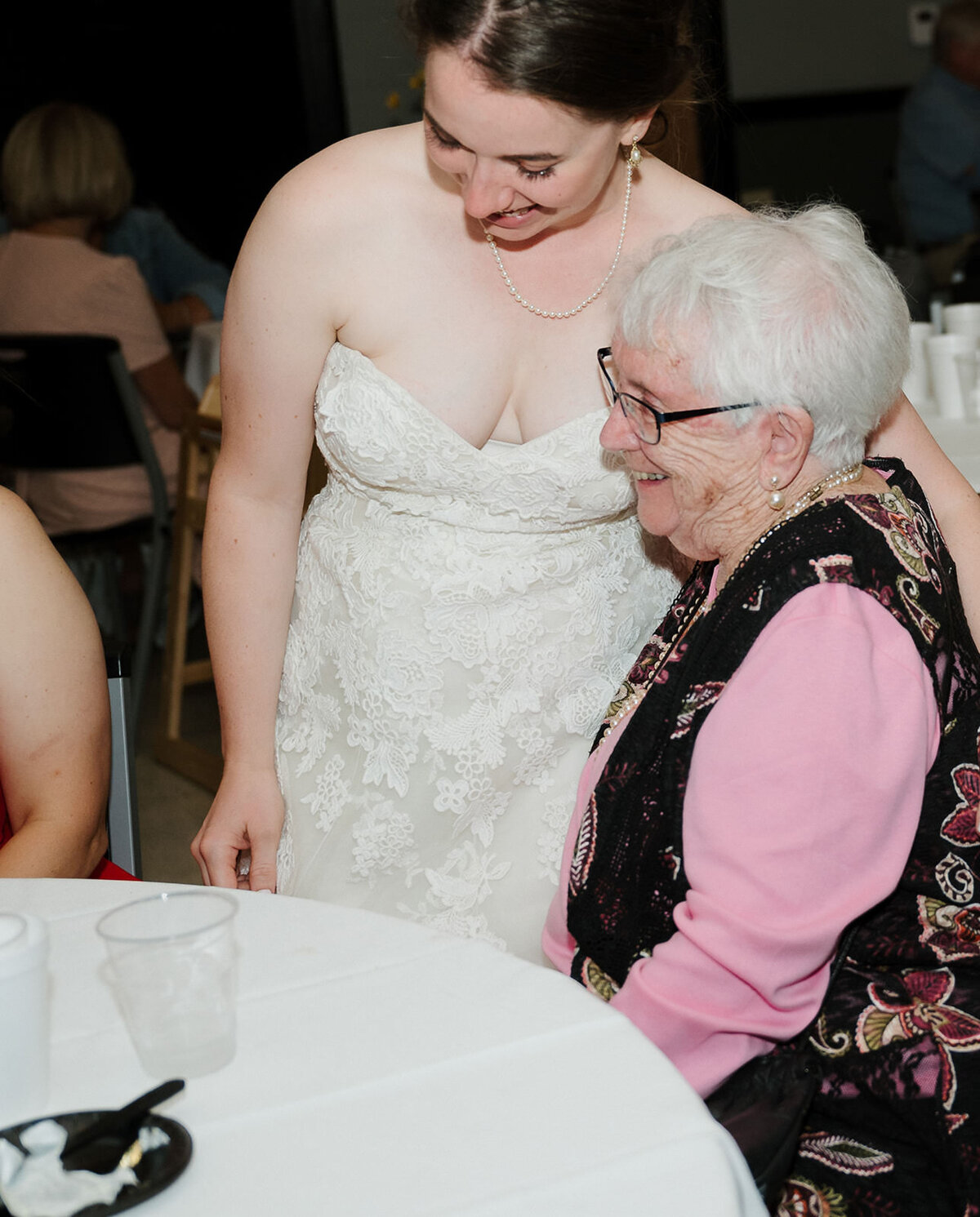 Traditional summer church wedding Rochester MN | Oduma photography -75