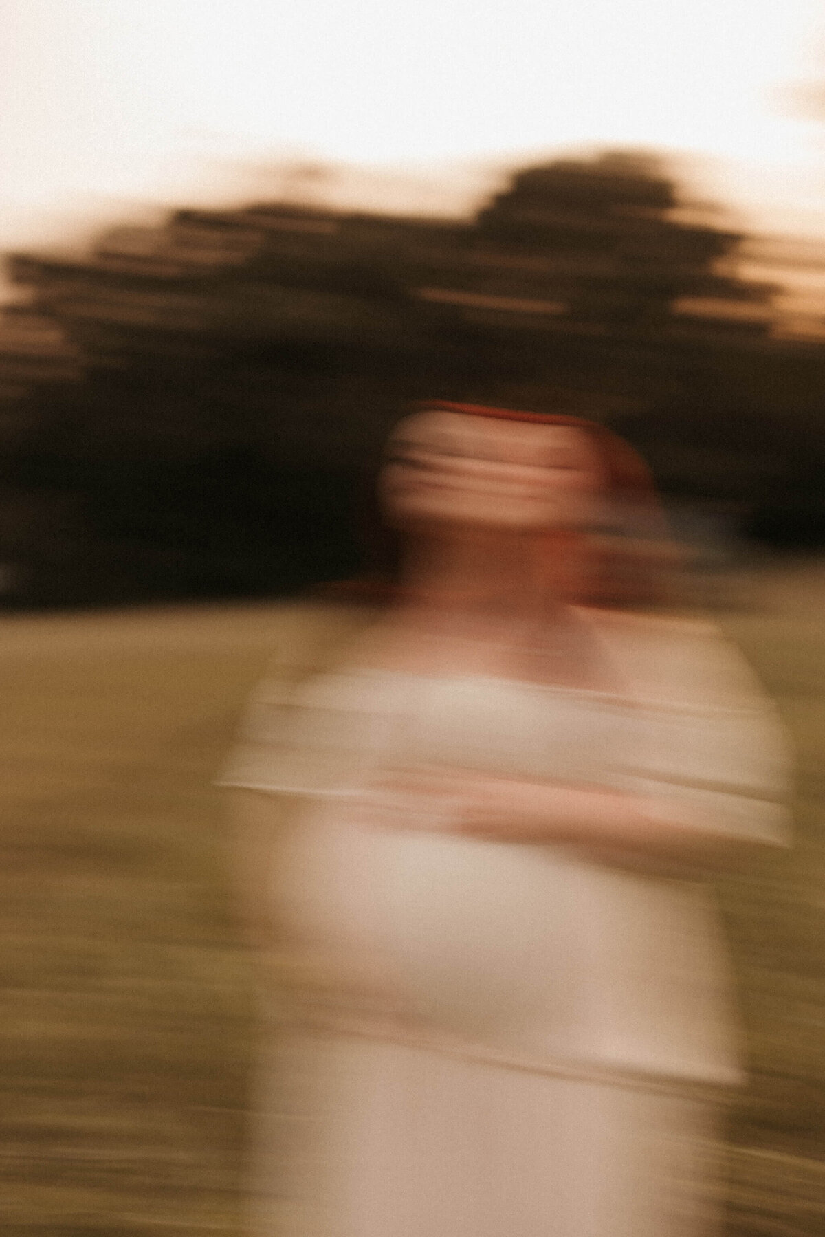 Pregnant woman relaxed maternity session in Franklin Tennessee home