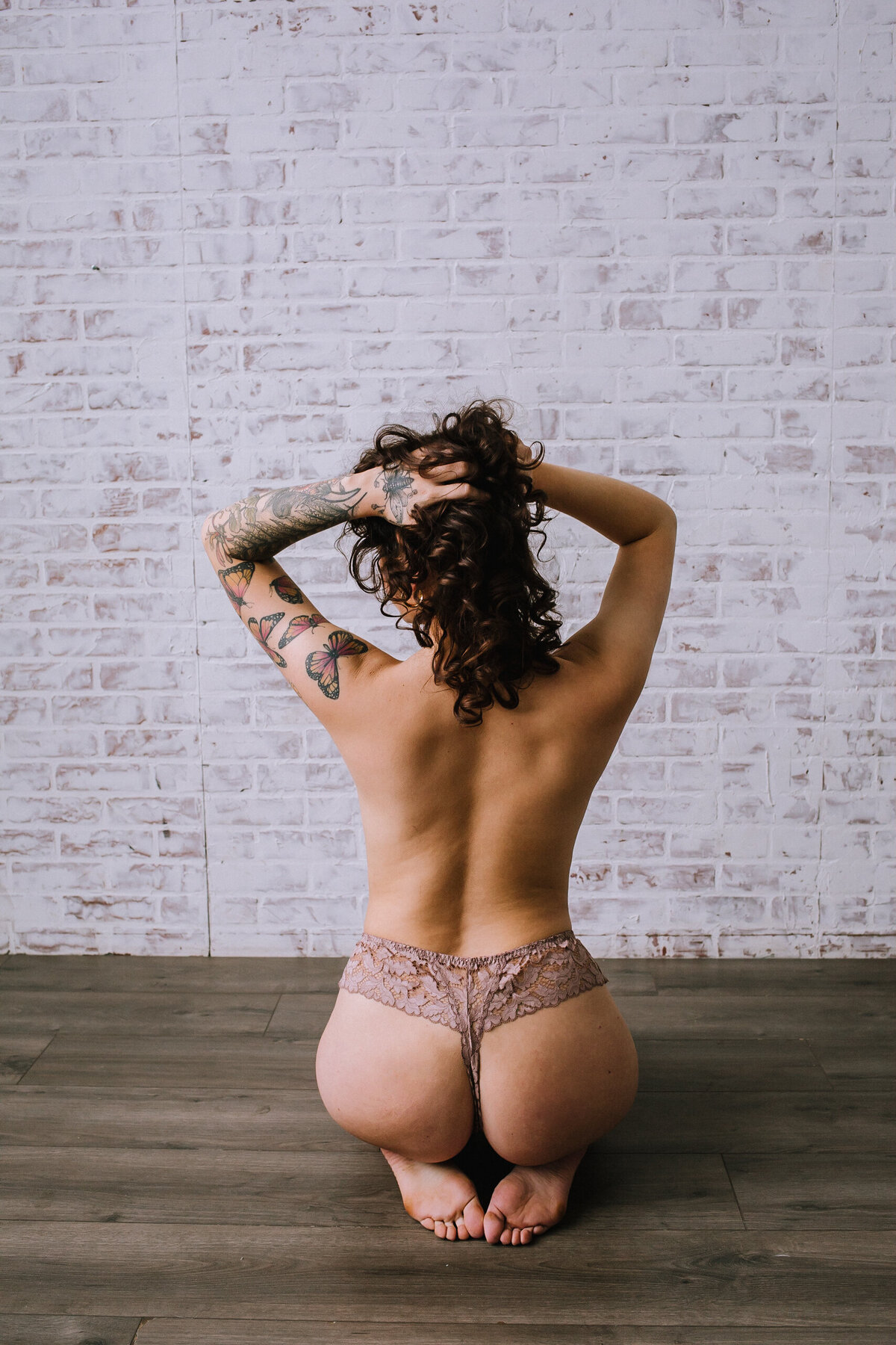Female figure in boudoir photo in Pittsburgh. 
