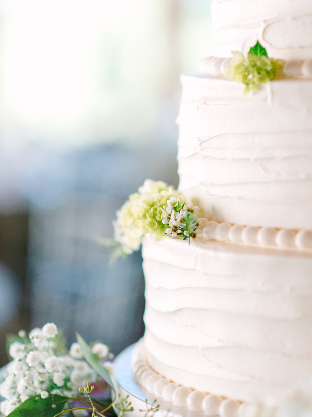 white-tiered-wedding-cake-kassieanaphotography.com