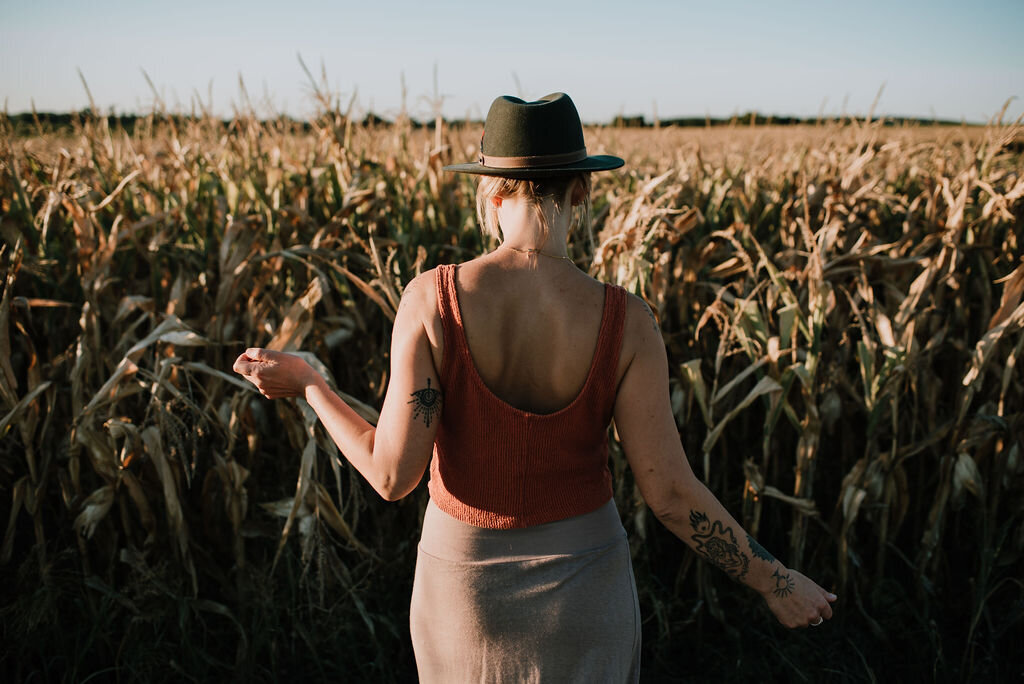 Sara-PersonalBrandingPhotoshoot-Vineyard-France-AisteSaulytePhotography-7