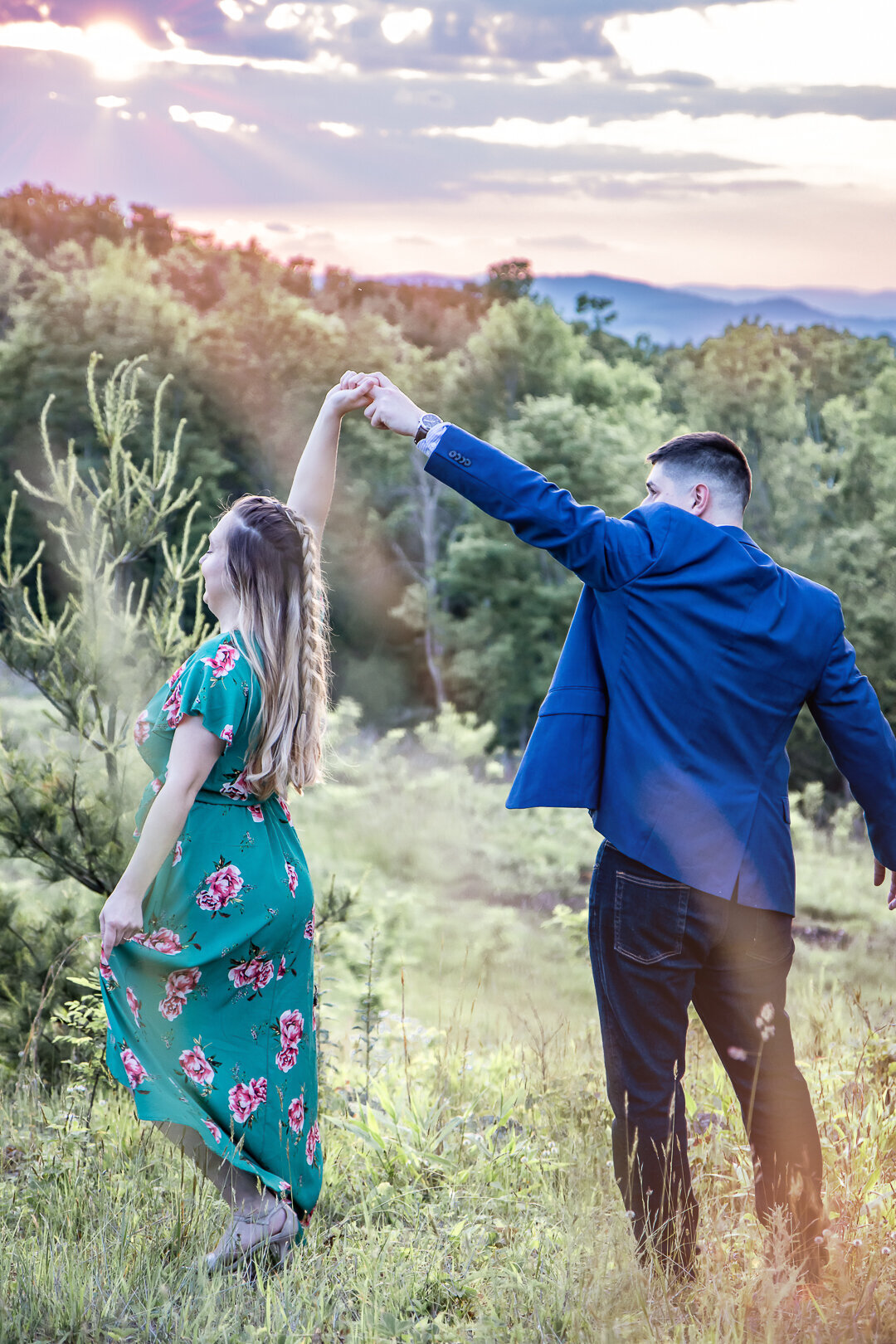 2022Kate-Matthew_engagement-session_soc-edia_top-faves-2053-