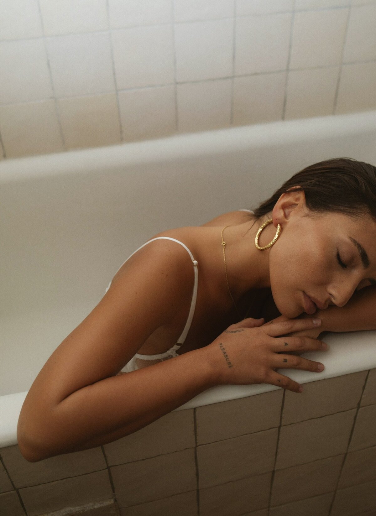 8D3E06AA-8C8C-46B1-A87E-2422FB9316EE