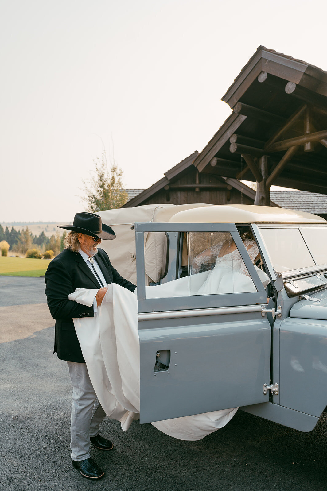 presley-gray-photo-Deerlodge-rustic-western-Montana-wedding-4631