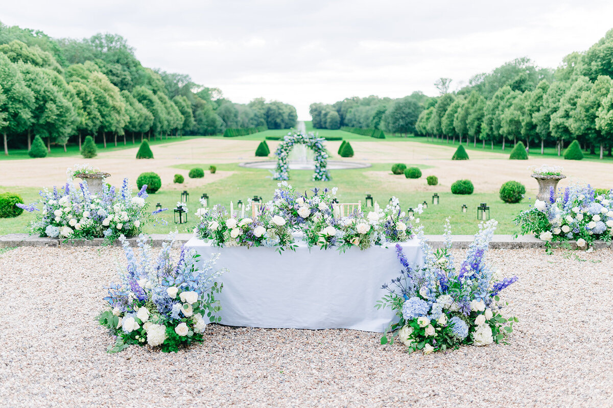 MorganeBallPhotography-Wedding-ZoeEdward-11-ChateauChamplatreux-Dinner-12-2730