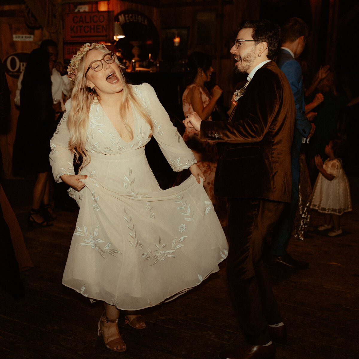 candid-dancing-wedding-photo