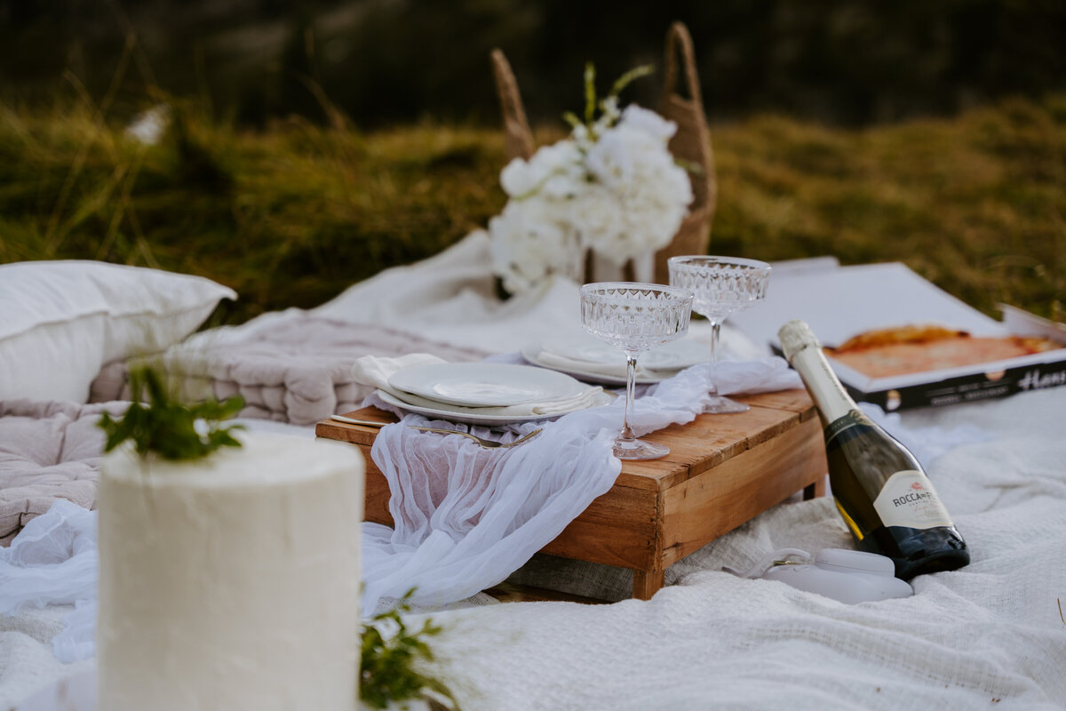 Minimalist wedding cake with greenery at Cinque Torri elopement.