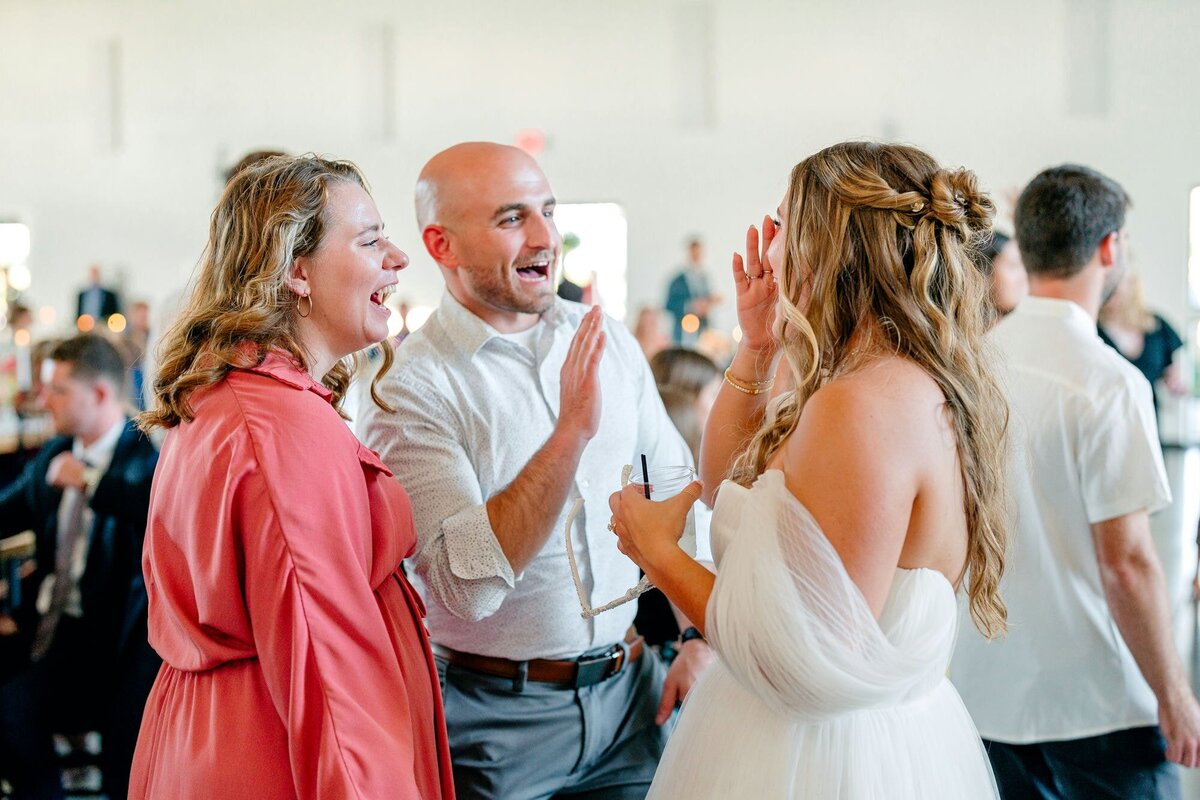 bride-chatting-guests