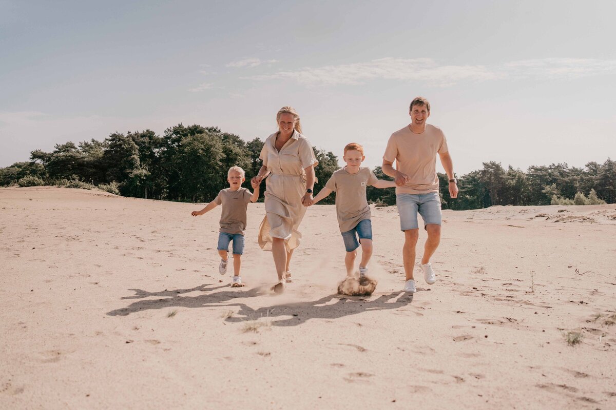 liefdevolle-gezinsfotografie-laren-duinen-leukfotografie (60 van 114)
