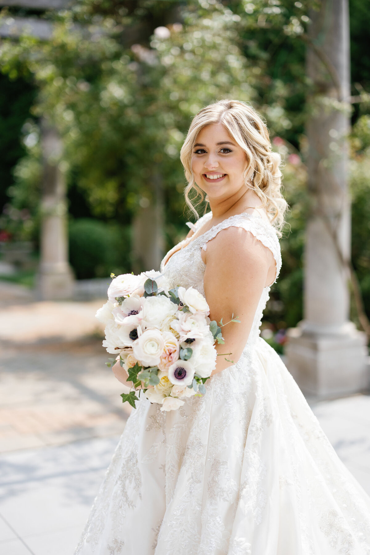 dusty-rose-blush-ivory-brides-bouquet-wedding-florist-ct-enza-events